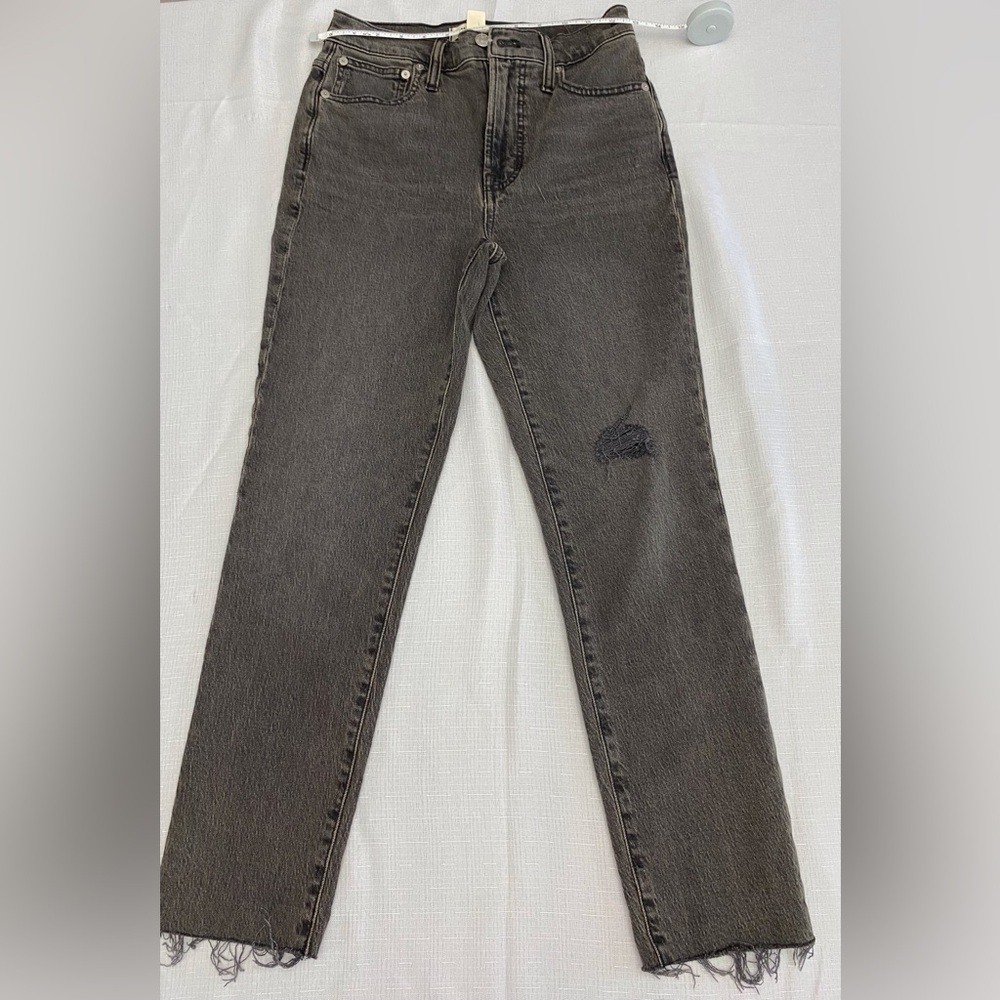 Madewell The Perfect Vintage Jean – Size 24
Color: Washed Black / Faded Black